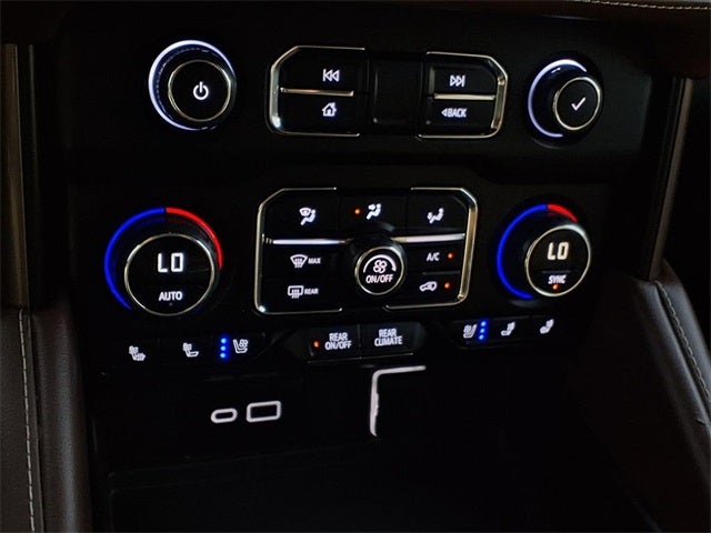 2023 Chevrolet Suburban High Country