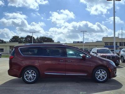 2017 Chrysler Pacifica Touring L Plus
