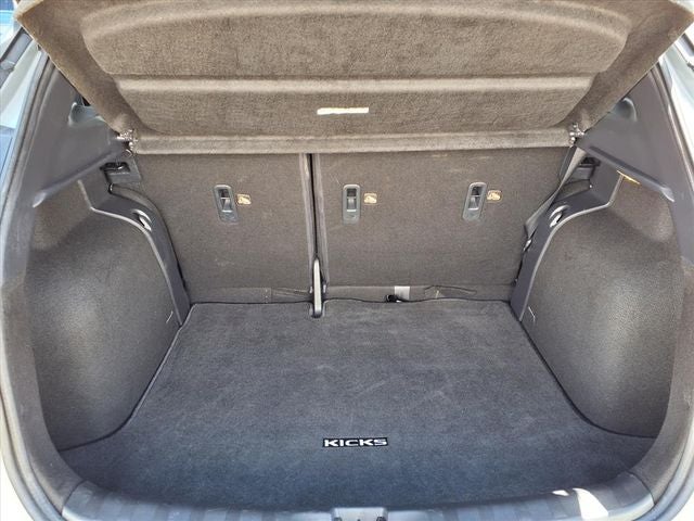 2021 Nissan Kicks SR