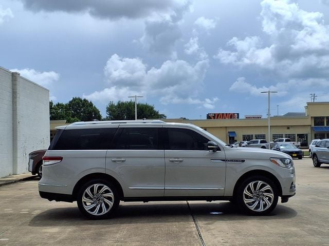 2023 Lincoln Navigator Reserve