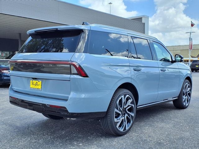 2027 Lincoln Navigator Reserve