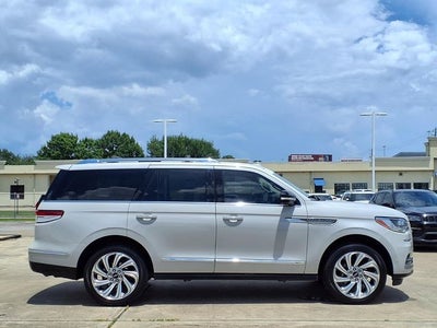 2024 Lincoln Navigator Premiere
