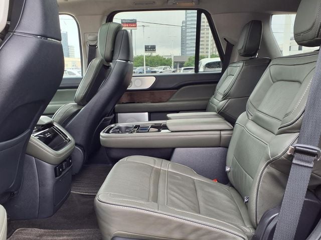 2022 Lincoln Navigator Black Label