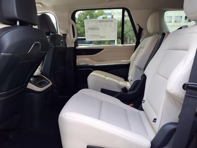 2027 Lincoln Navigator Premiere