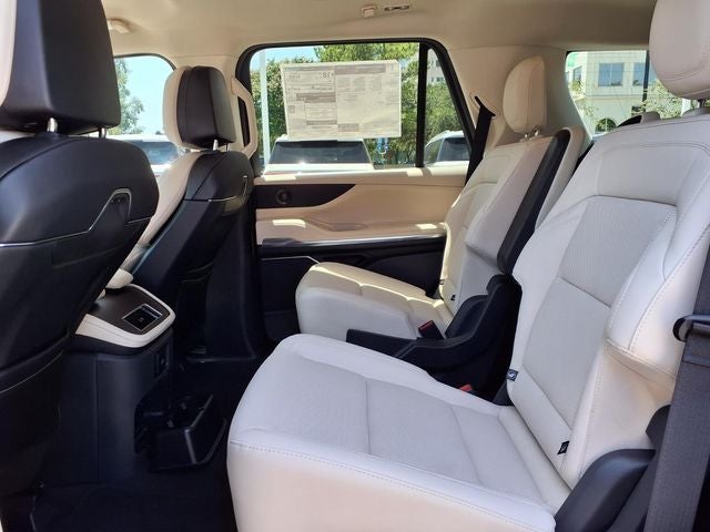 2027 Lincoln Navigator Premiere
