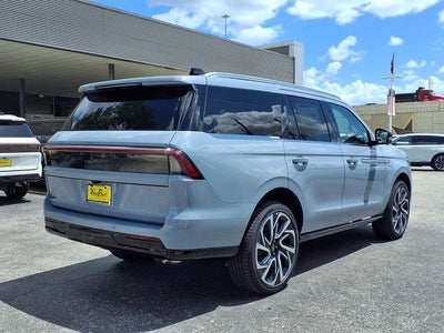 2027 Lincoln Navigator Reserve