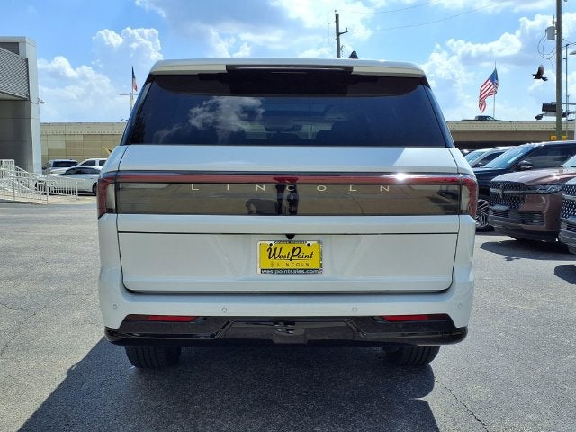 2027 Lincoln Navigator L Reserve