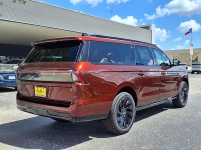 2027 Lincoln Navigator L Reserve