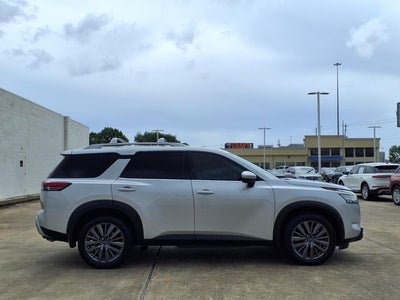 2022 Nissan Pathfinder SL