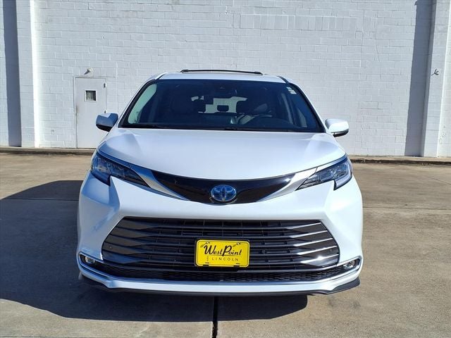 2022 Toyota Sienna Limited 7 Passenger