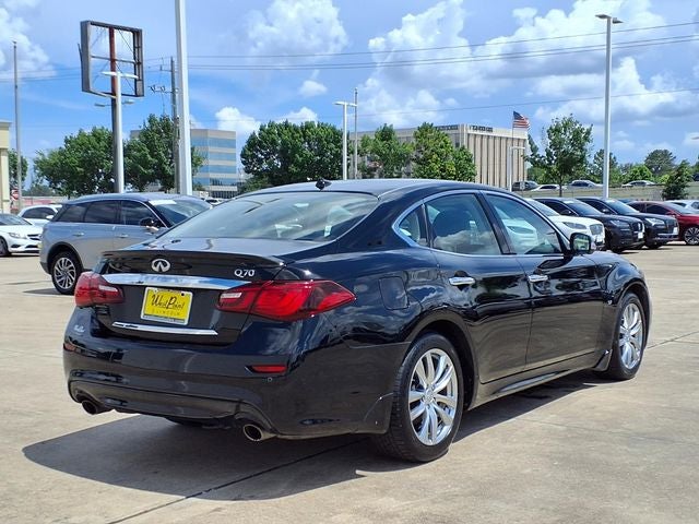 2017 INFINITI Q70 3.7