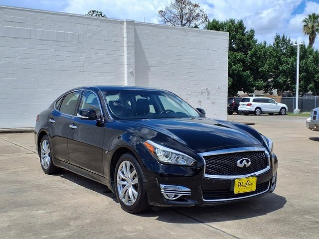 2017 INFINITI Q70 3.7