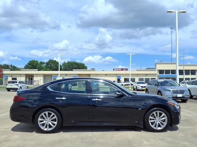 2017 INFINITI Q70 3.7