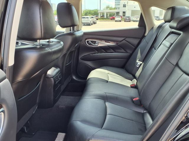2017 INFINITI Q70 3.7