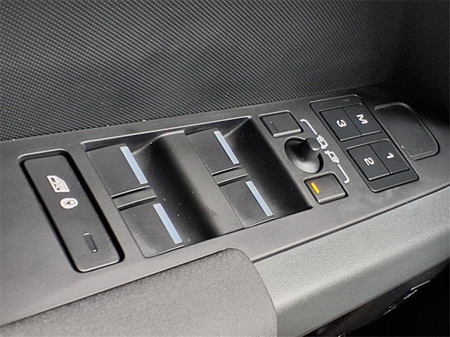 2023 Land Rover Defender 110 X-Dynamic SE