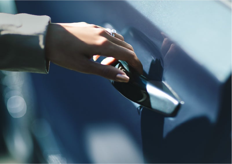 A hand gracefully grips the Light Touch Handle of a 2023 Lincoln Aviator® SUV to demonstrate its ease of use | West Point Lincoln in Houston TX
