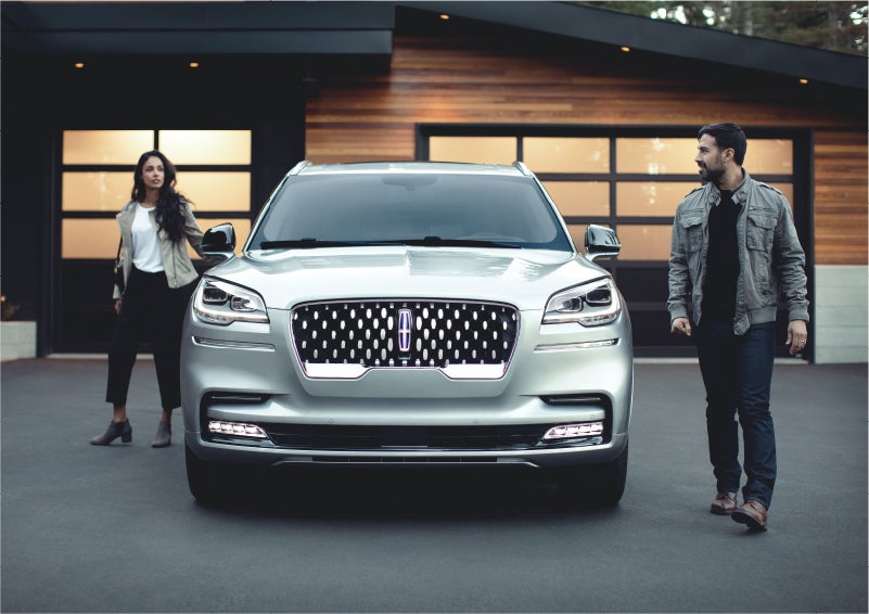The sparkling grille of the 2023 Lincoln Aviator® Grand Touring model | West Point Lincoln in Houston TX