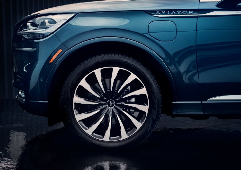 The 2023 Lincoln Aviator® Black Label Grand Touring model with unique 12-spoke wheel | West Point Lincoln in Houston TX