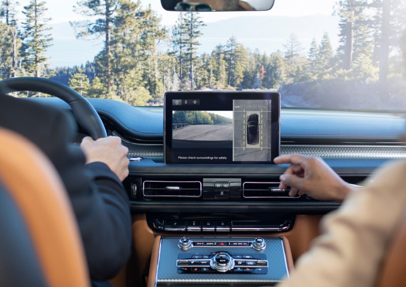 The available 360-Degree Camera shows a bird's-eye view of a Lincoln Aviator® SUV | West Point Lincoln in Houston TX