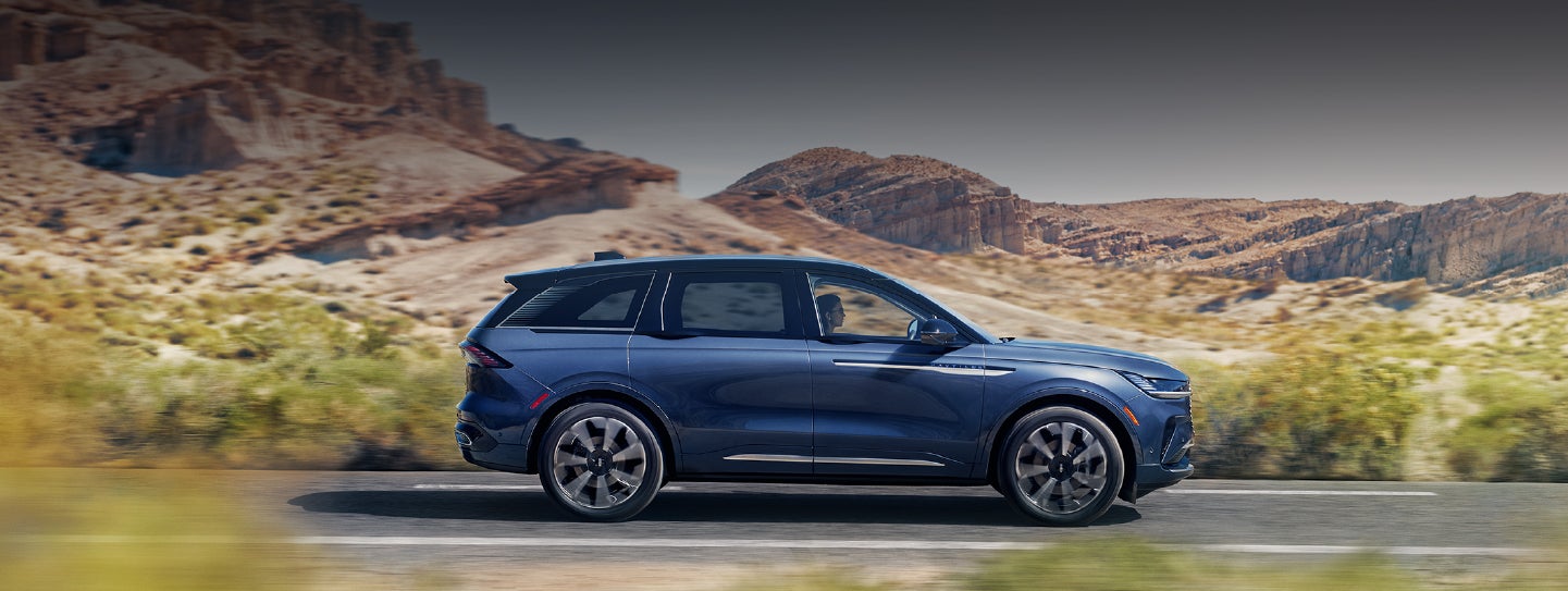 A 2024 Lincoln Nautilus® SUV is being driven in a desert setting. | West Point Lincoln in Houston TX