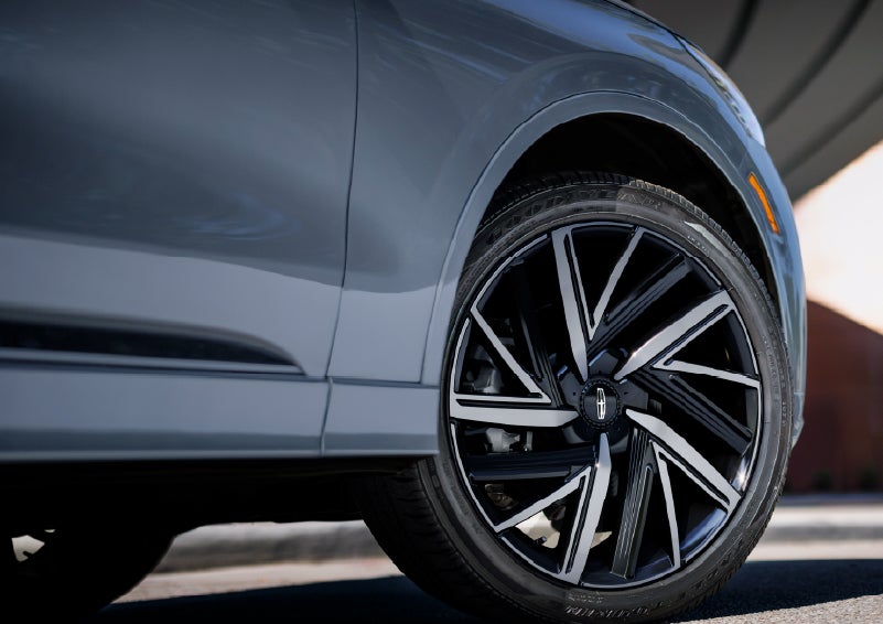 The wheel of the 2027 Lincoln Aviator® Black Label™ SUV is shown slightly angled out. | West Point Lincoln in Houston TX