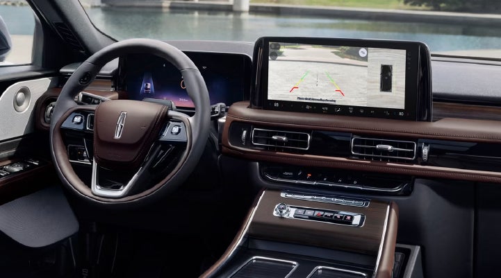 The backup camera of the 2027 Lincoln Aviator® SUV is displayed on screen. | West Point Lincoln in Houston TX